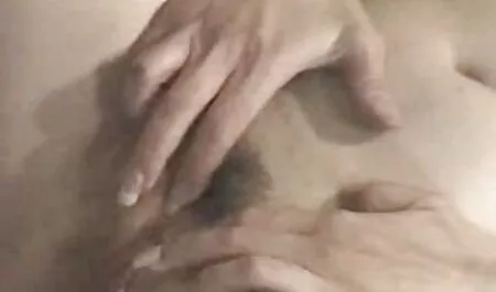 Tip snima video kako njegova bivša djevojka sisa kurac u automobilu, a mlada djevojka sretno radi usta na kurac koji film son porn je od uzbuđenja postao uzbuđen i naporan.