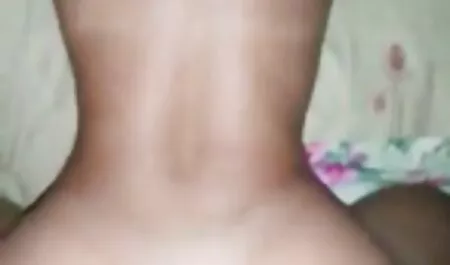 Dvije plavuše u crvenom donjem rublju miluju jedan kurac porno mom son film