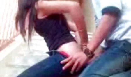Plavuša zadirkuje free son porno svojom prekrasnom guzom