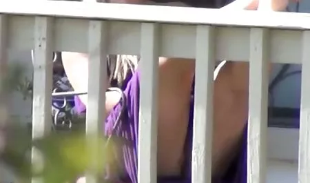 Čovjek se nakrivio i liže kao da je pobjegao video porno mo iz gladne zemlje