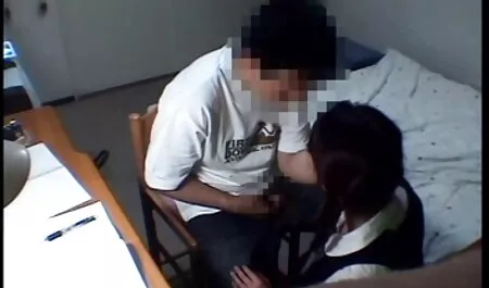 Cocksucker ispunjava svoj amateur mom porno pošteno zarađeni novac u automobilu, da ugrije ovu kurvu odiše hladnim puhanjem, a zatim zamijeni svoju pičku jebenom