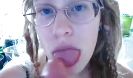Jenny porno classic mom koristi igračku za masturbaciju