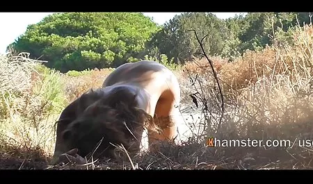 Ljepota masturbira na mom son film porn kauču