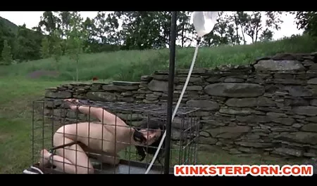 Lijepa kuja u seksi odjeći sisa dva video porno mo penisa