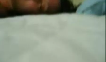 Ljubavnica se željela vratiti svome mam und son porno mužu, ali nije bilo tamo, momak ju je namamio u svoj krevet, gdje se na kraju smilovao i seksualno je ponizio