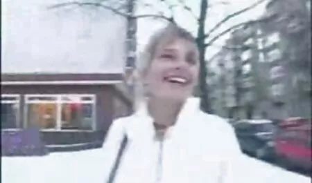 Dvoje muškaraca sreli su se u polju, porno mami son skinuli se i imali žestok seks na svježem zraku