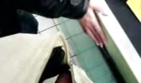 Osjeti maca video porno mom son u ružičastim gaćicama