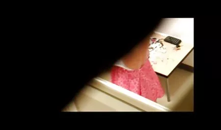 Seksi beba porno mom teach sex masturbira u bazenu