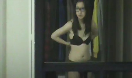 Prsata plavuša u crvenoj mom and son porno film haljini masturbira macu prstima