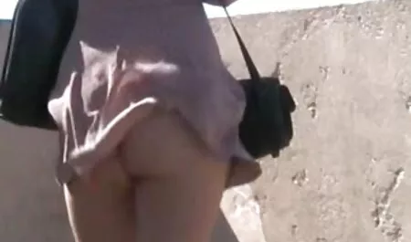 Čovjek lupa analnom rupom mlade brinete svojim porno mom classic ogromnim kuracem