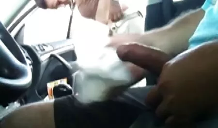 Ne volim one debele, ali ova žena nije toliko debela. Naravno, ona nije mala, porno mam hd ali ima intimnu frizuru, barem na originalan način. Da, i brz tempo, kad momak stavi kurac u nju, okreće se