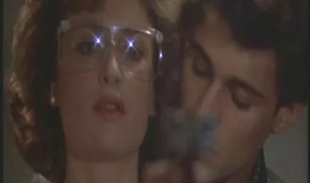 Tanka djevojka nije protiv seksa sa strancem i počela je nježno sisati njegov penis svojim iskusnim usnama. Ljubitelj porno classic mom je ne samo oralnog jebanja, već će rado zamijeniti svoju pičku jebenom