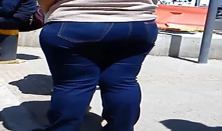 Seksi prsata kurva prstima je otvorila guzu porno force mom i otkrila analnu