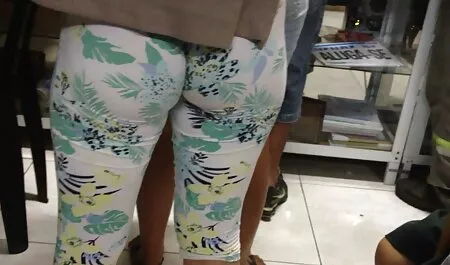 Snimila je djevojku u kafiću i odvezla se kući da se mom porno movie jebe