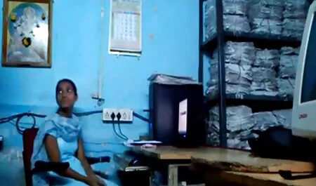 Prsata porno mam hd dama koja piški vani