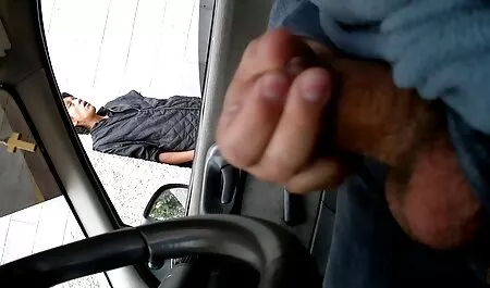 Ostavljena na miru, video porno mom dobro se jebala