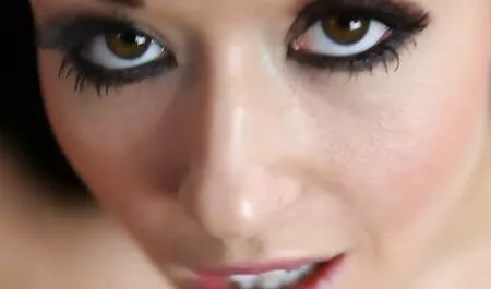 Očajna pjevačica zajebava porno son and mom se kako bi snimila svoju pjesmu