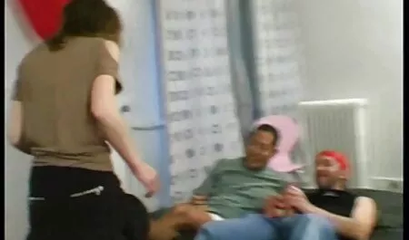 Čovječe je jebao simpatičnu brinetu i natapao porno mom classic joj dlakave pubise