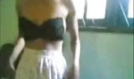 Razigrana seksi mačkica Whitney Wright dobiva jebeni u uskom porno son and mom analnom