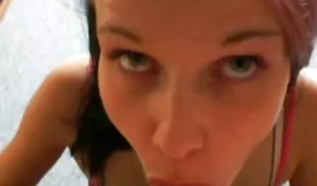 Vruća brineta voli mlade dečke, 2. hd mam porno dio