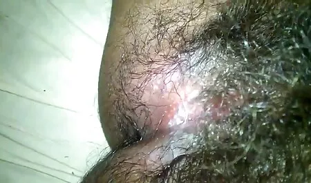 Bi sisa svoj kurac kurac i porno son forced mom prstima miluje njezinu pičku